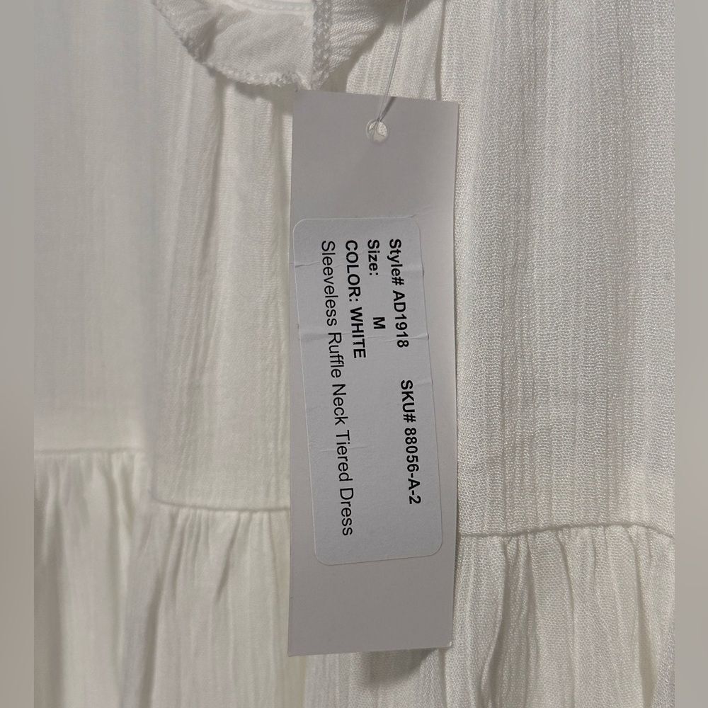 Gilli NWT Sleeveless Ruffle Neck Tiered Dress White Size Medium - Picture 6 of 6